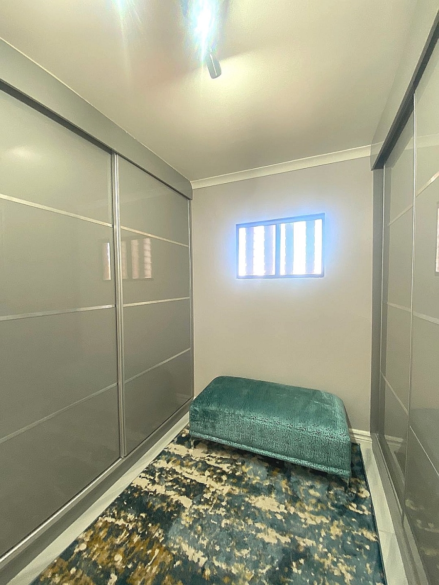 6 Bedroom Property for Sale in Lenasia Ext 7 Gauteng