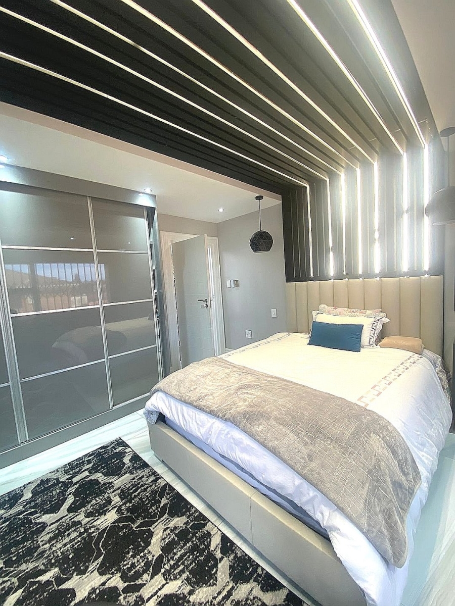 6 Bedroom Property for Sale in Lenasia Ext 7 Gauteng