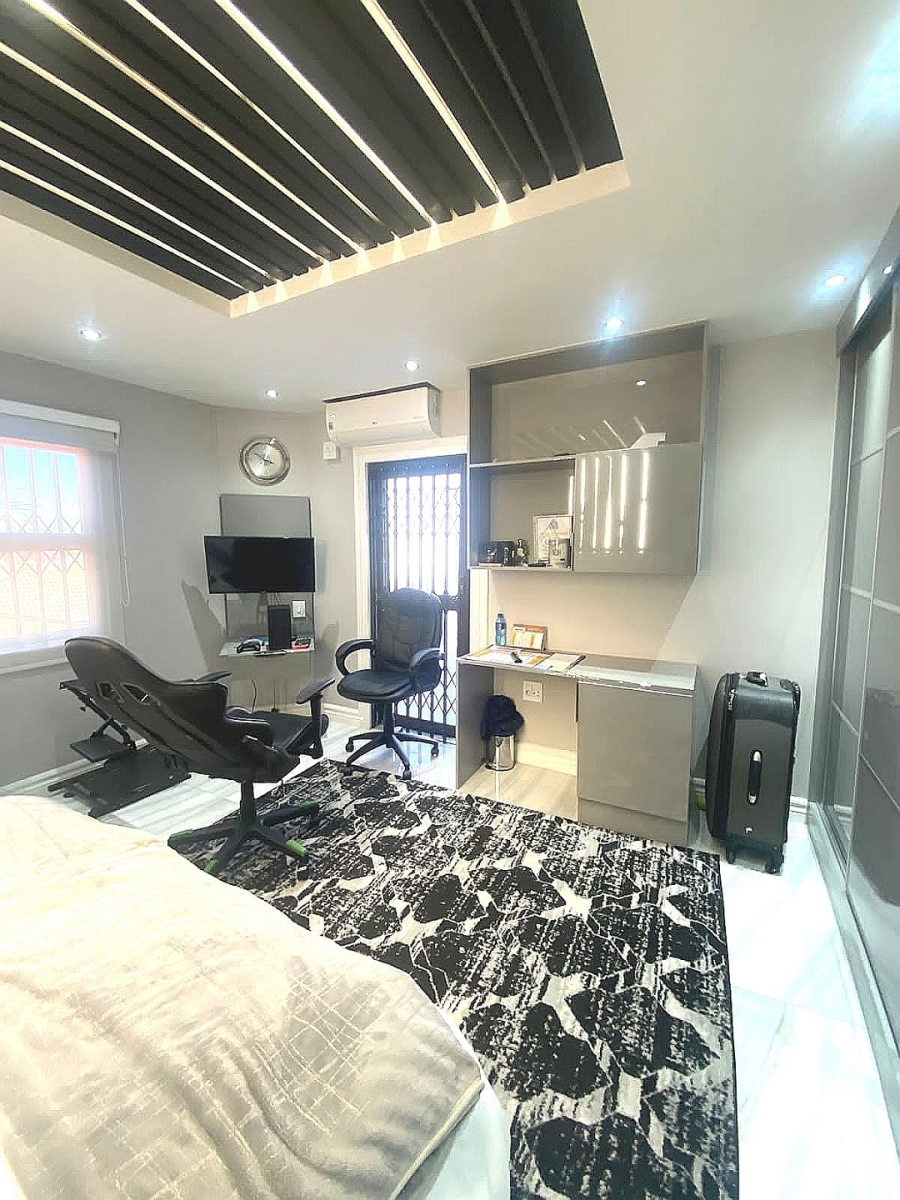 6 Bedroom Property for Sale in Lenasia Ext 7 Gauteng