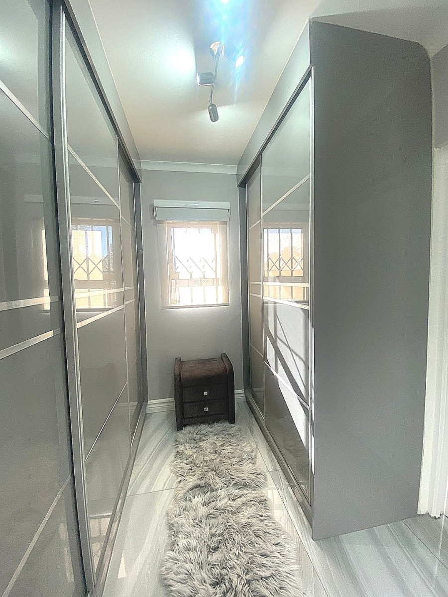 6 Bedroom Property for Sale in Lenasia Ext 7 Gauteng