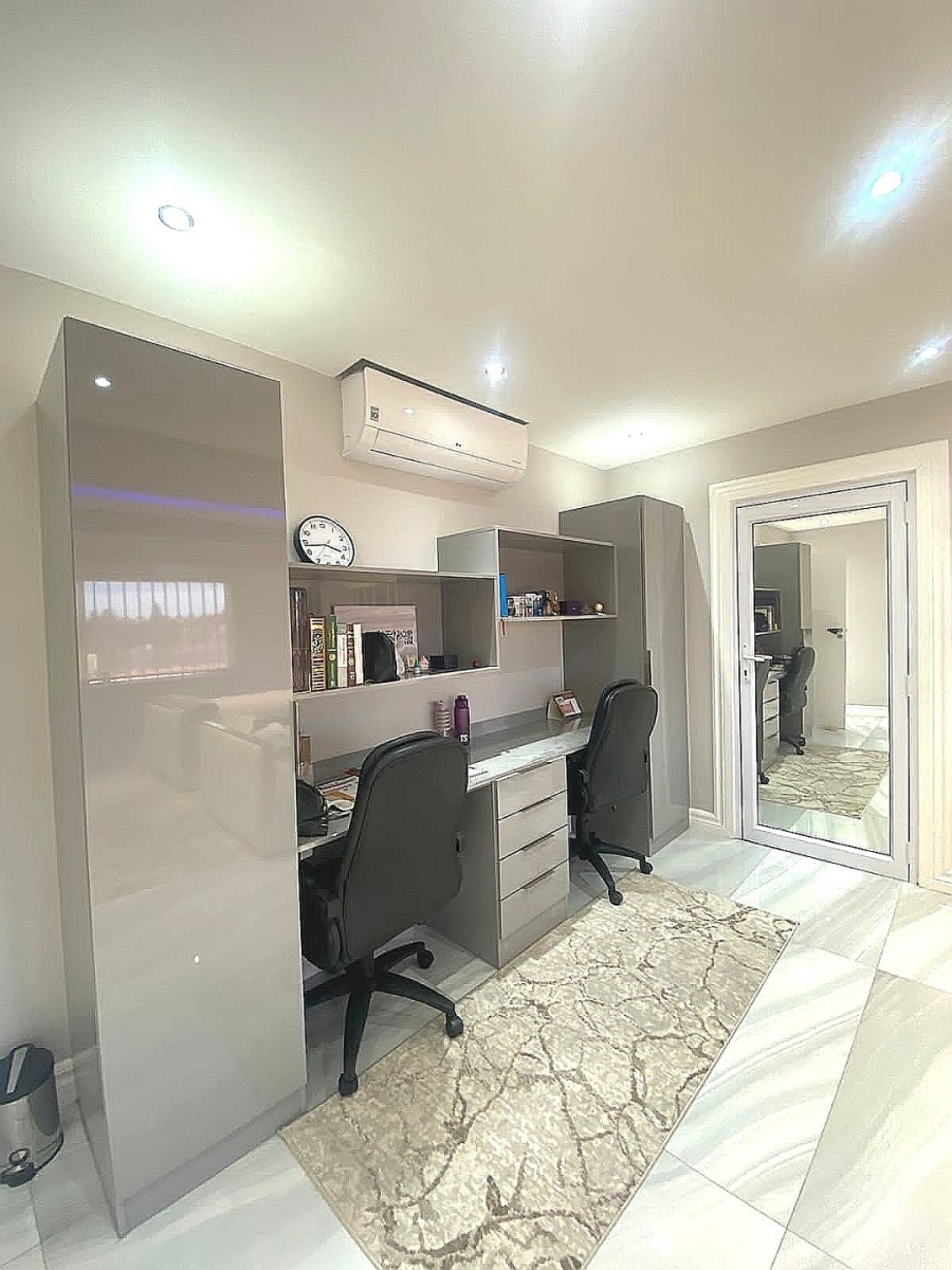 6 Bedroom Property for Sale in Lenasia Ext 7 Gauteng