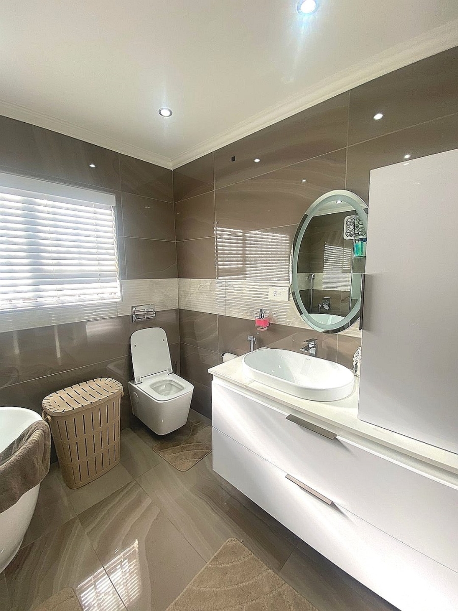 6 Bedroom Property for Sale in Lenasia Ext 7 Gauteng