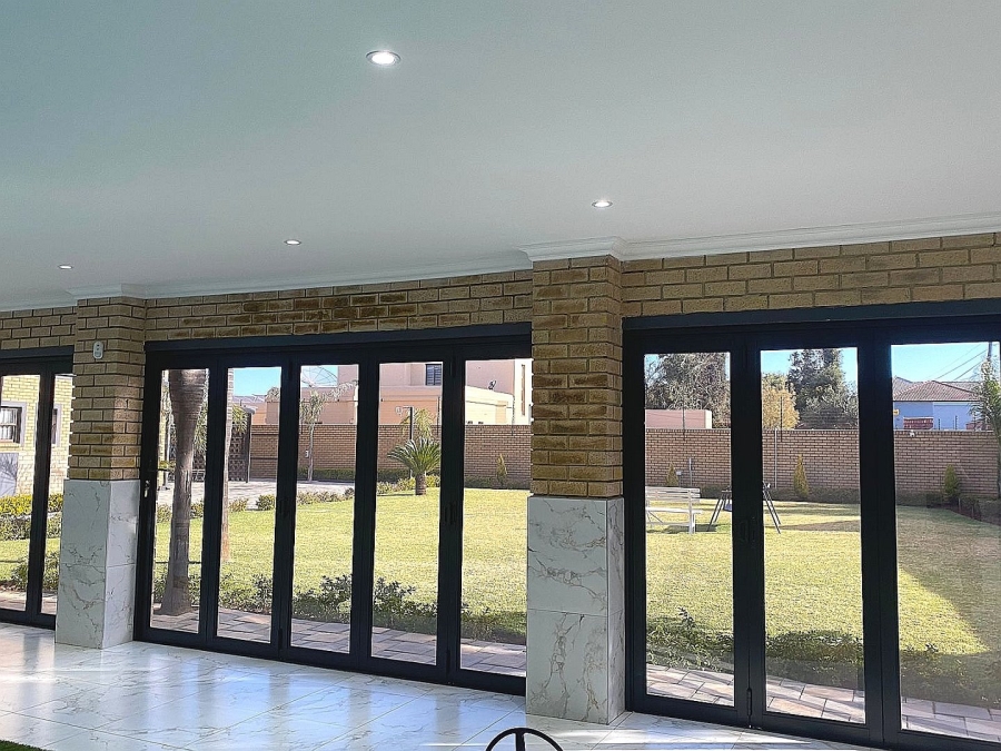 6 Bedroom Property for Sale in Lenasia Ext 7 Gauteng