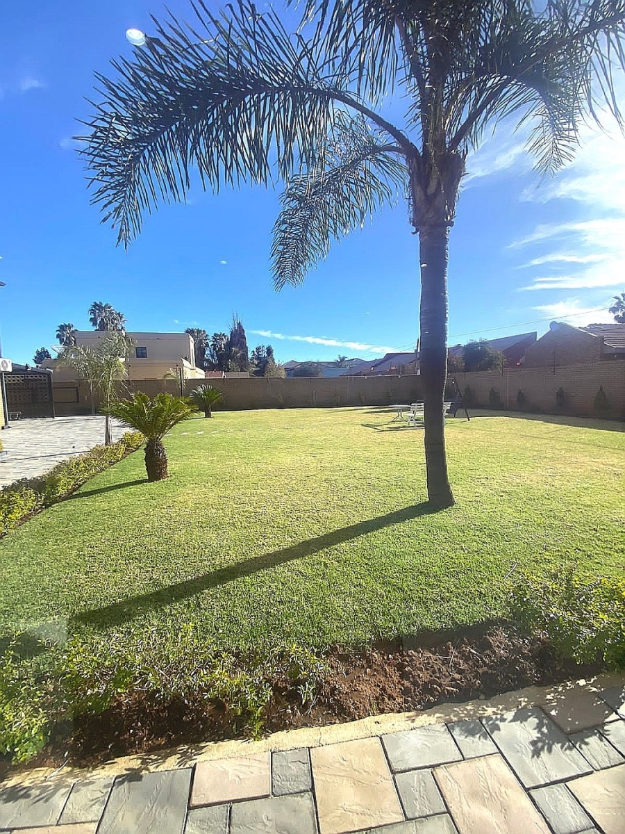 6 Bedroom Property for Sale in Lenasia Ext 7 Gauteng