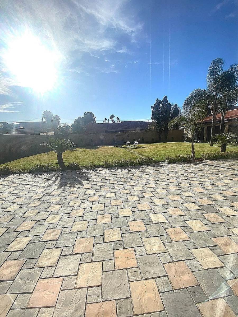 6 Bedroom Property for Sale in Lenasia Ext 7 Gauteng