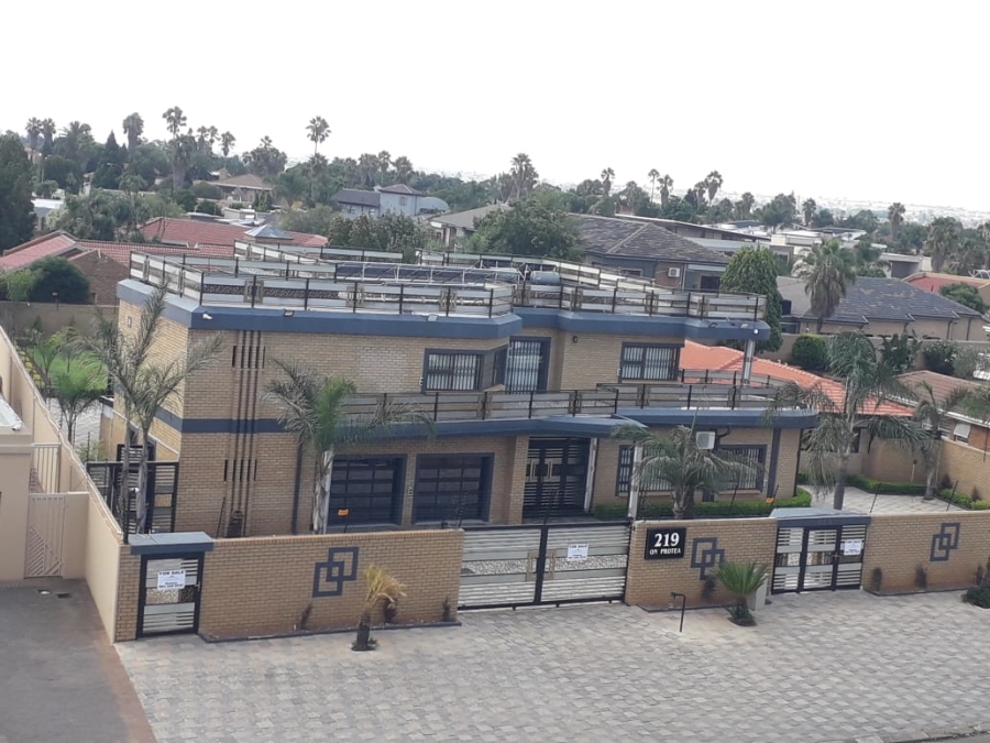 6 Bedroom Property for Sale in Lenasia Ext 7 Gauteng