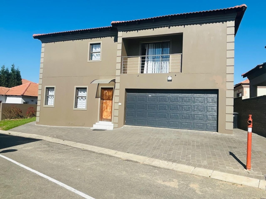 4 Bedroom Property for Sale in Noordwyk Gauteng