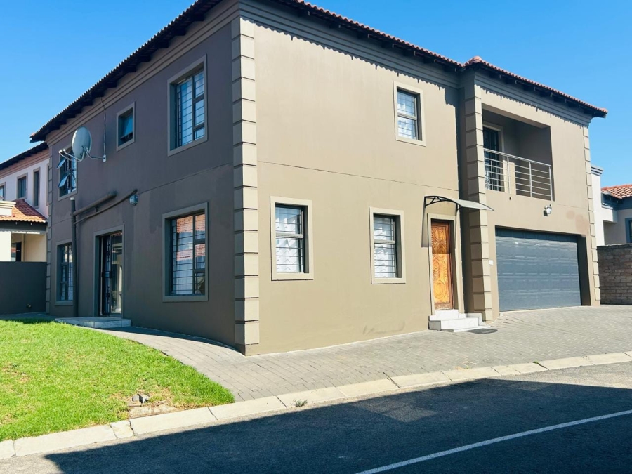 4 Bedroom Property for Sale in Noordwyk Gauteng