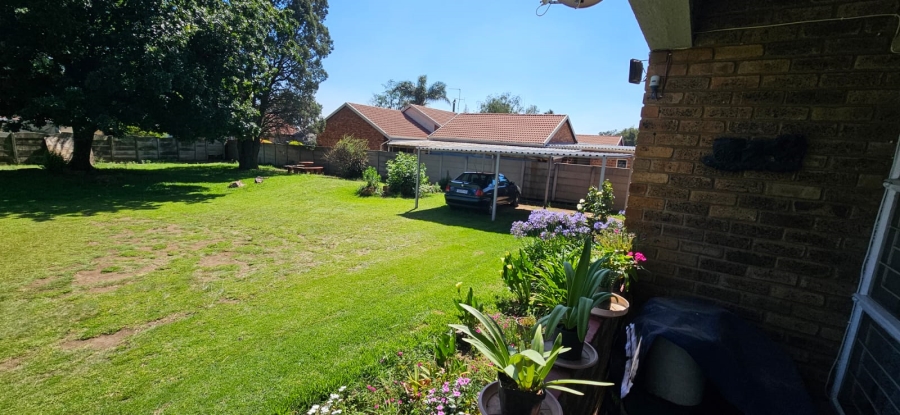 Commercial Property for Sale in Dunnottar Gauteng