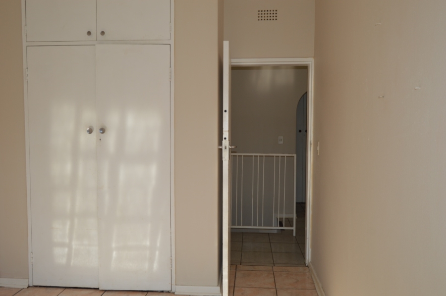 To Let 3 Bedroom Property for Rent in Fairland Gauteng