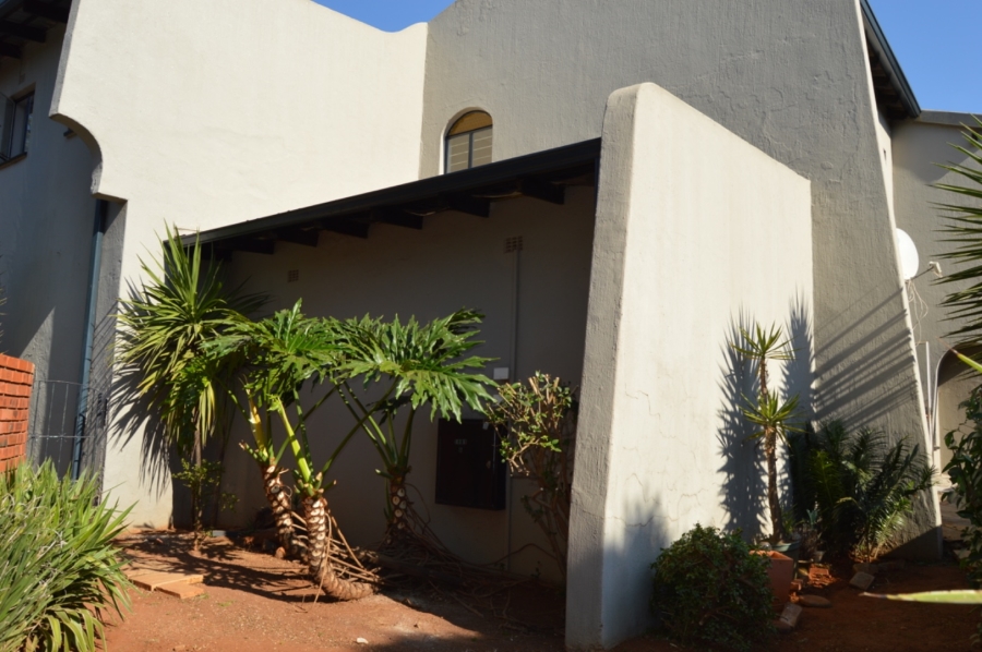 To Let 3 Bedroom Property for Rent in Fairland Gauteng