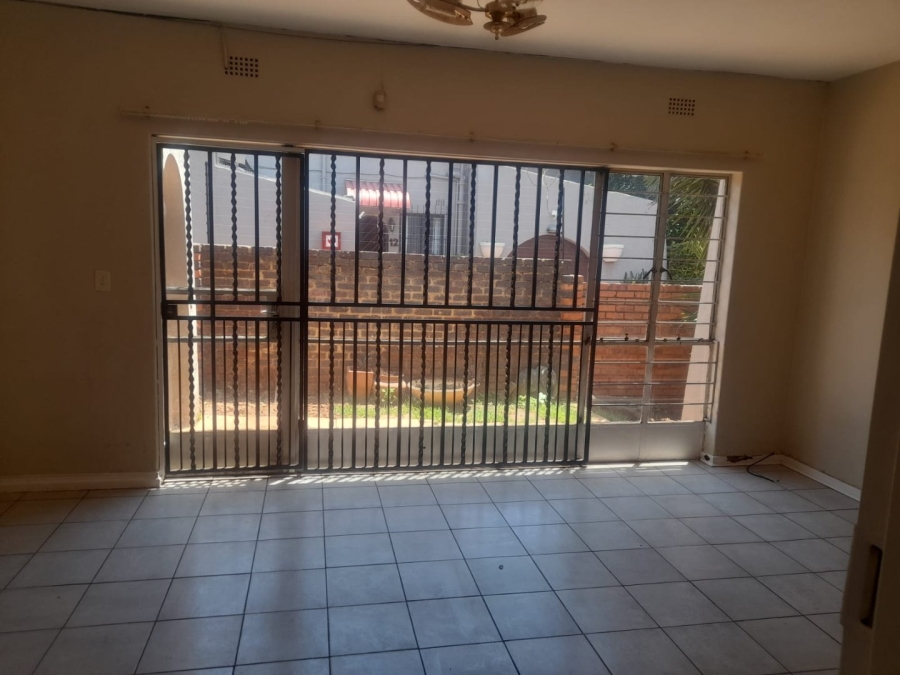 To Let 3 Bedroom Property for Rent in Fairland Gauteng