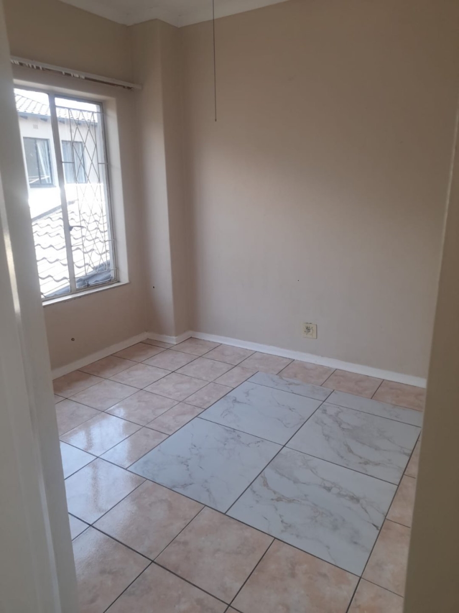 To Let 3 Bedroom Property for Rent in Fairland Gauteng