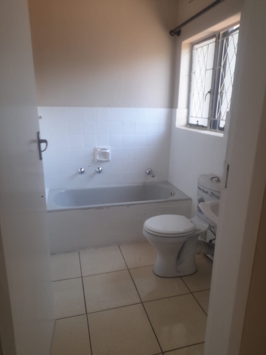 To Let 3 Bedroom Property for Rent in Fairland Gauteng