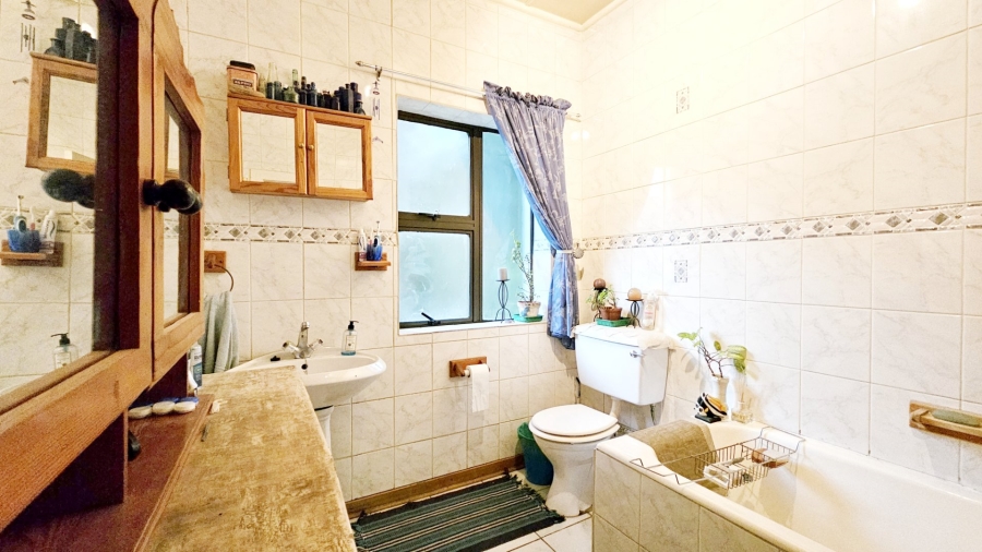 5 Bedroom Property for Sale in Three Rivers Gauteng