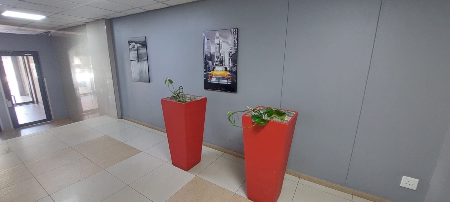 To Let 1 Bedroom Property for Rent in Braamfontein Gauteng