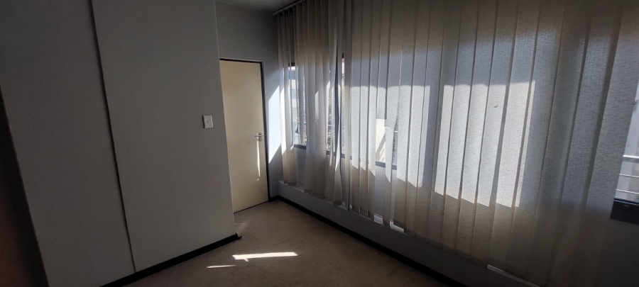 To Let 1 Bedroom Property for Rent in Braamfontein Gauteng