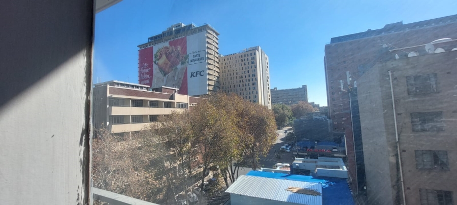 To Let 1 Bedroom Property for Rent in Braamfontein Gauteng