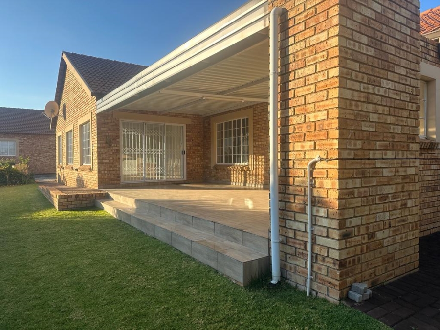 3 Bedroom Property for Sale in Wilgeheuwel Gauteng