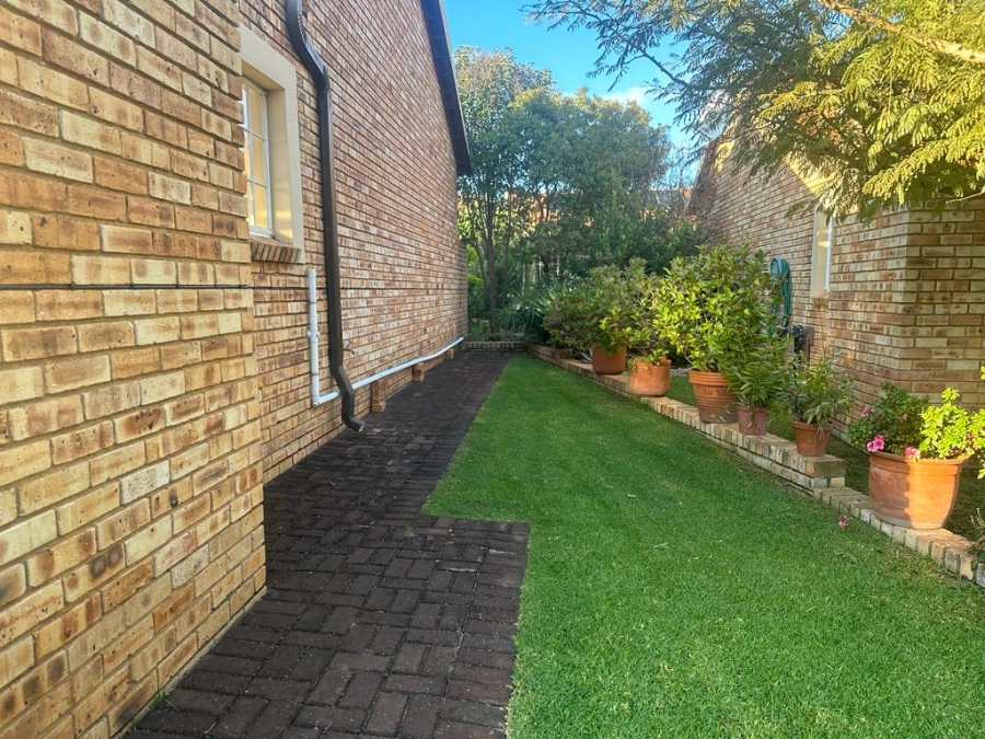3 Bedroom Property for Sale in Wilgeheuwel Gauteng