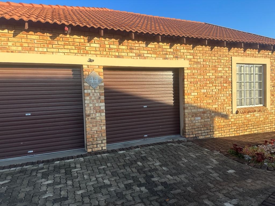 3 Bedroom Property for Sale in Wilgeheuwel Gauteng
