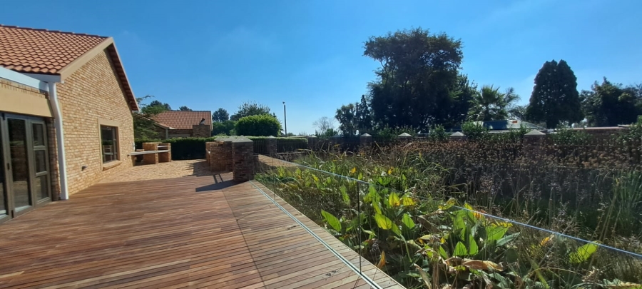 3 Bedroom Property for Sale in Wilgeheuwel Gauteng