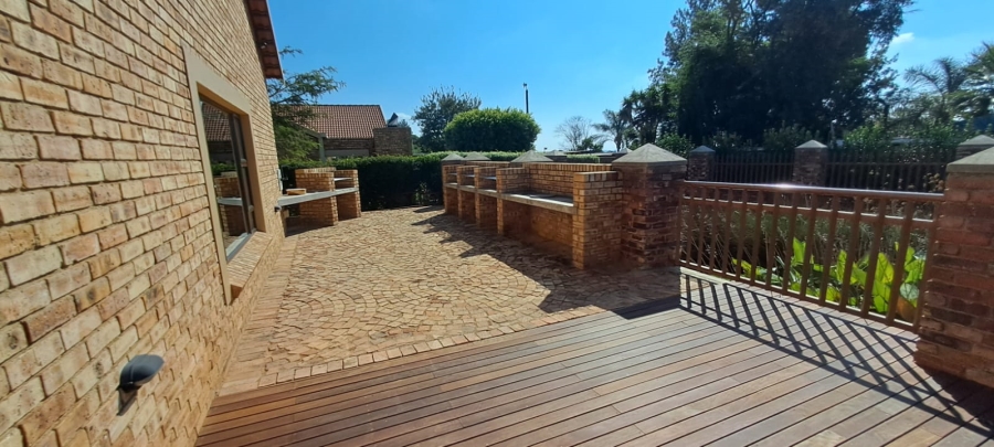 3 Bedroom Property for Sale in Wilgeheuwel Gauteng