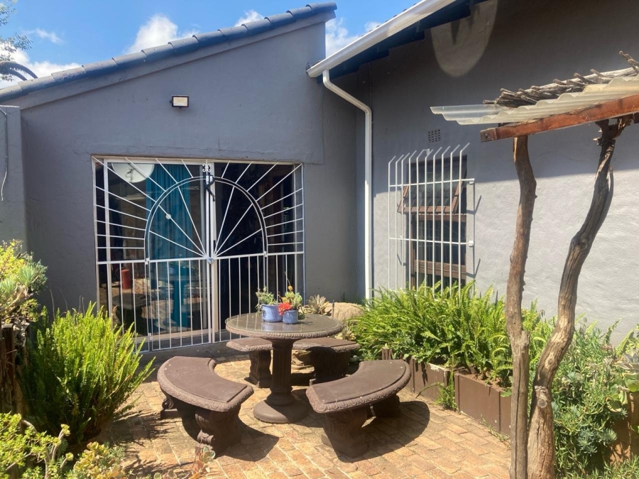 4 Bedroom Property for Sale in Lindhaven Gauteng