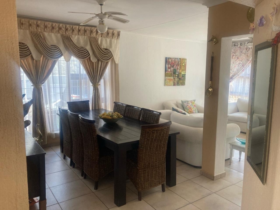 4 Bedroom Property for Sale in Lindhaven Gauteng