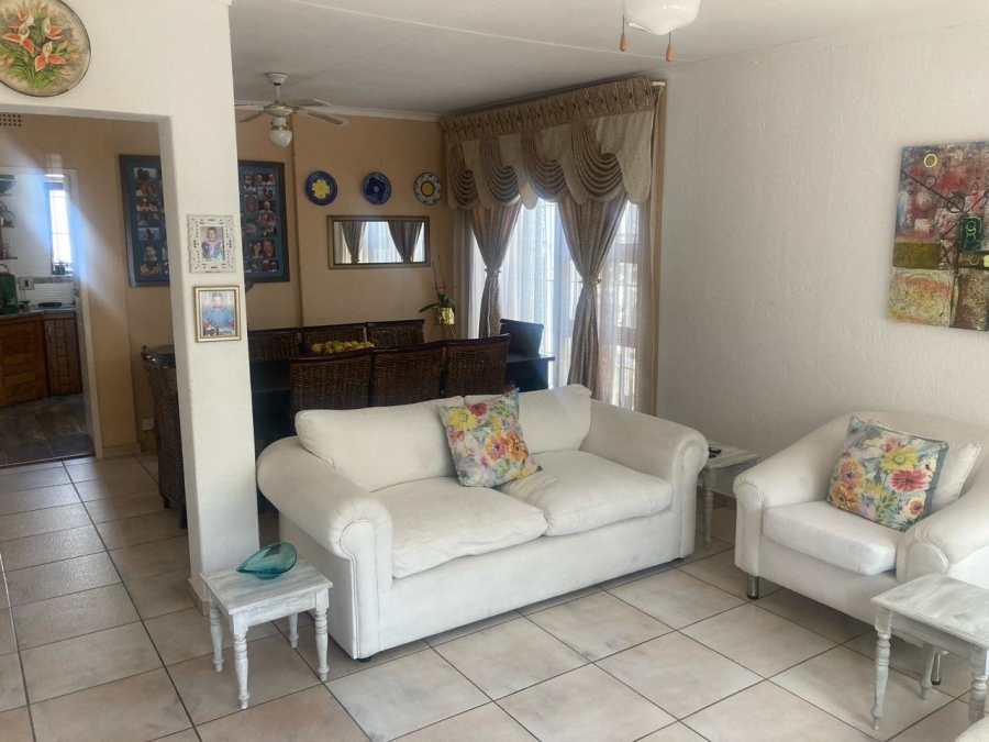 4 Bedroom Property for Sale in Lindhaven Gauteng