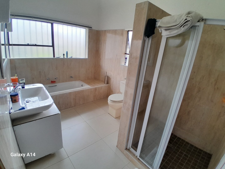 5 Bedroom Property for Sale in Sunair Park Gauteng