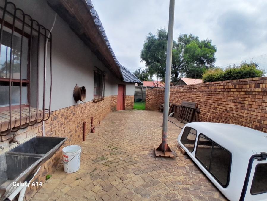 5 Bedroom Property for Sale in Sunair Park Gauteng