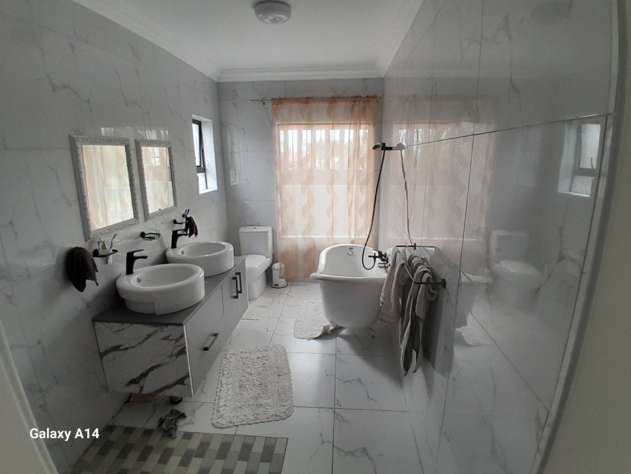 5 Bedroom Property for Sale in Sunair Park Gauteng