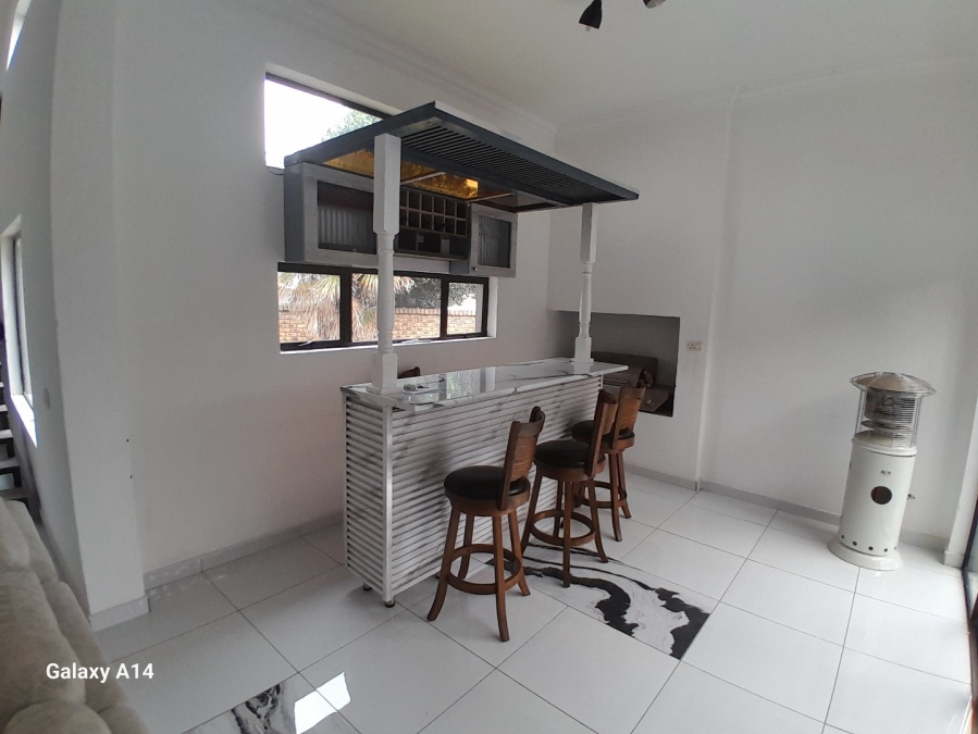 5 Bedroom Property for Sale in Sunair Park Gauteng