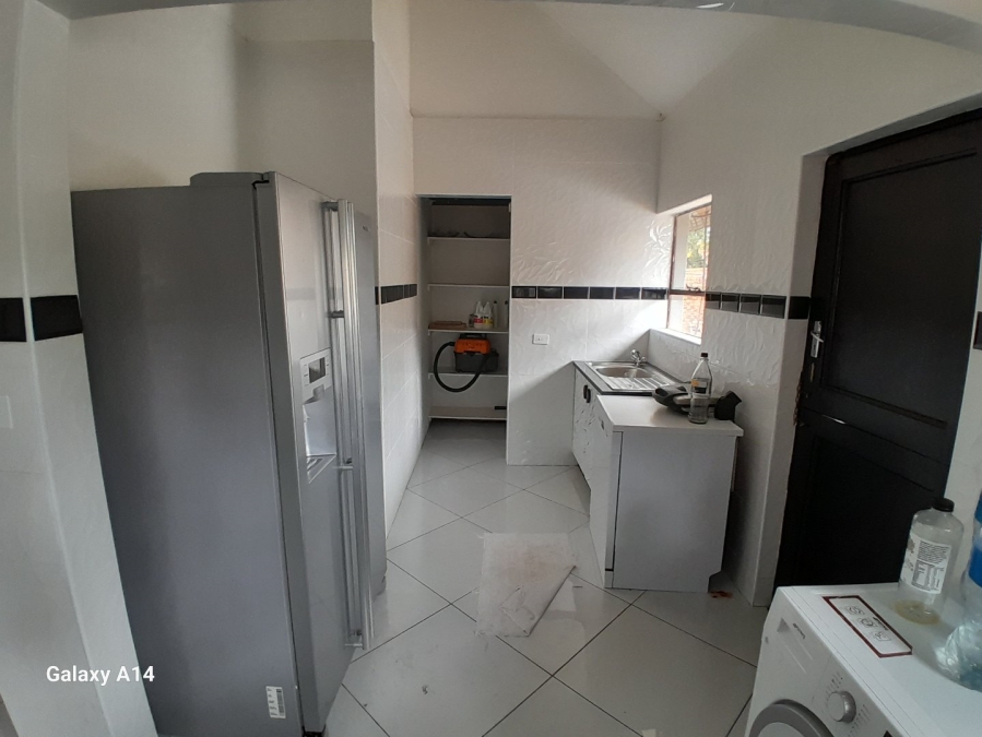 5 Bedroom Property for Sale in Sunair Park Gauteng