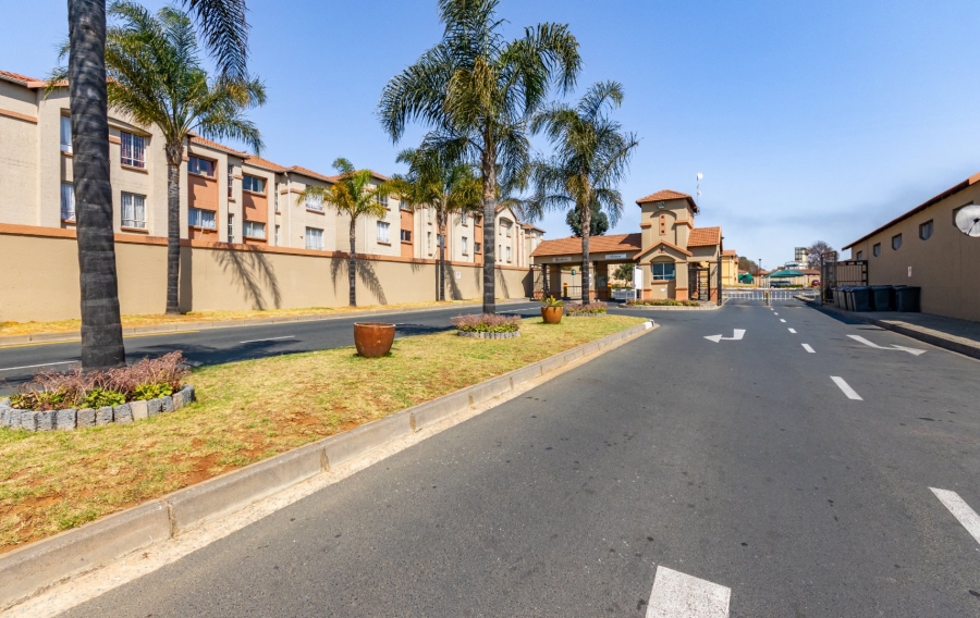 To Let 2 Bedroom Property for Rent in Ormonde View Gauteng
