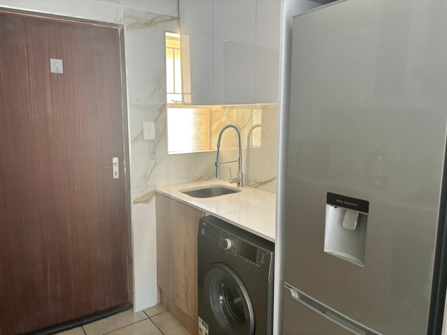 To Let 2 Bedroom Property for Rent in Ormonde View Gauteng