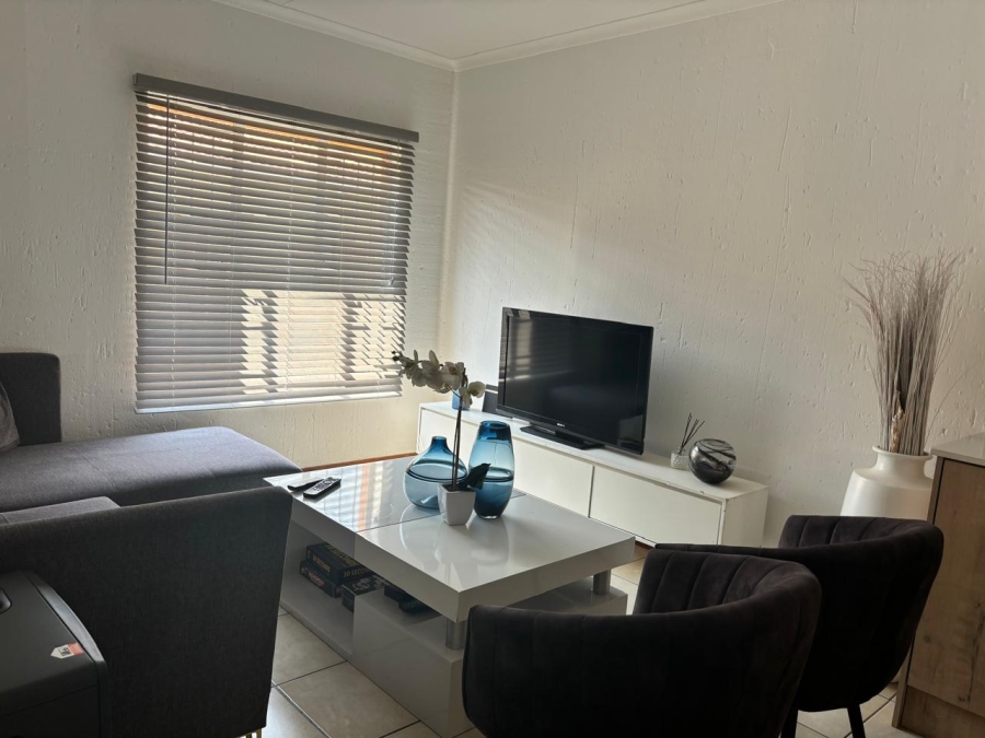 To Let 2 Bedroom Property for Rent in Ormonde View Gauteng