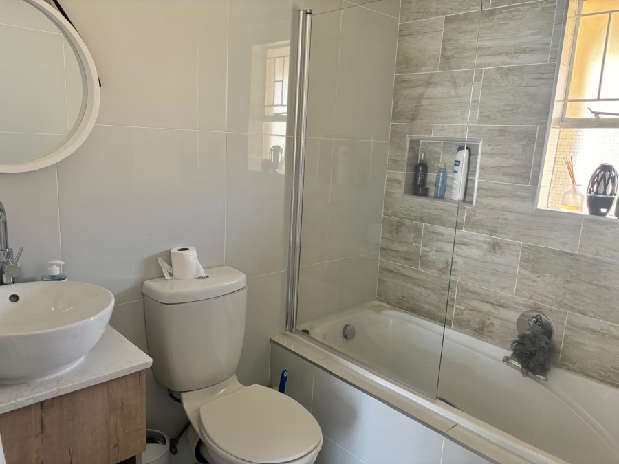 To Let 2 Bedroom Property for Rent in Ormonde View Gauteng