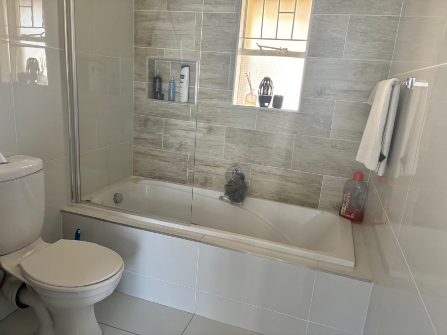 To Let 2 Bedroom Property for Rent in Ormonde View Gauteng