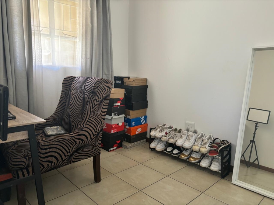 To Let 2 Bedroom Property for Rent in Ormonde View Gauteng
