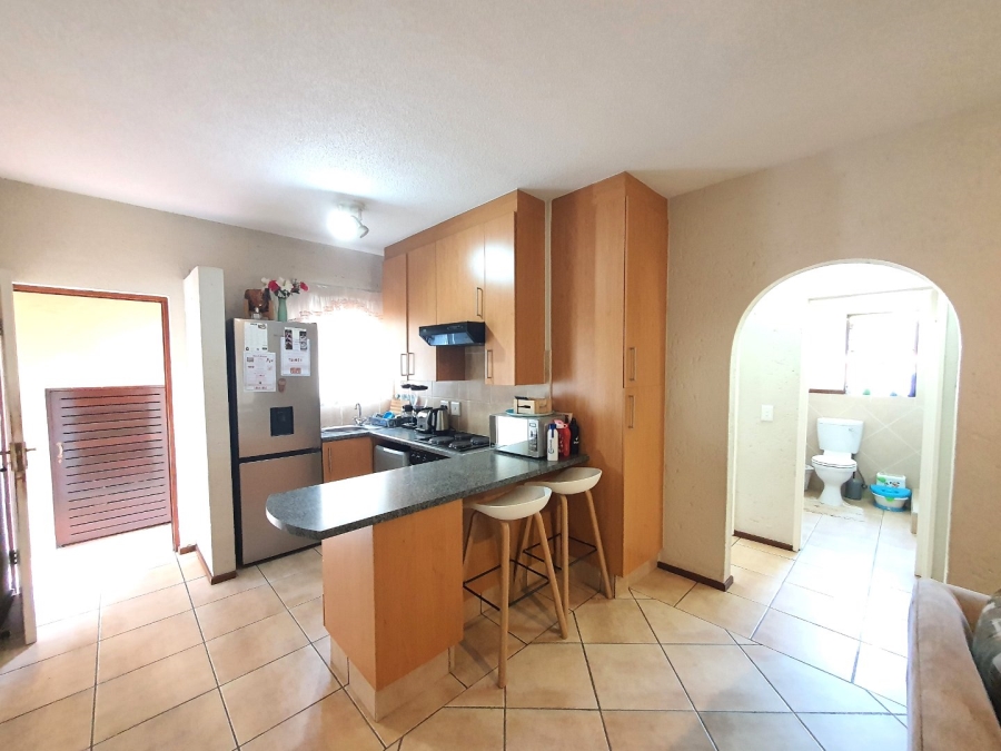 To Let 2 Bedroom Property for Rent in Lonehill Gauteng