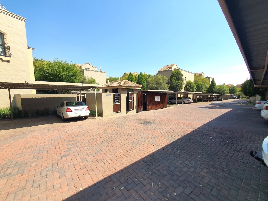 To Let 2 Bedroom Property for Rent in Lonehill Gauteng
