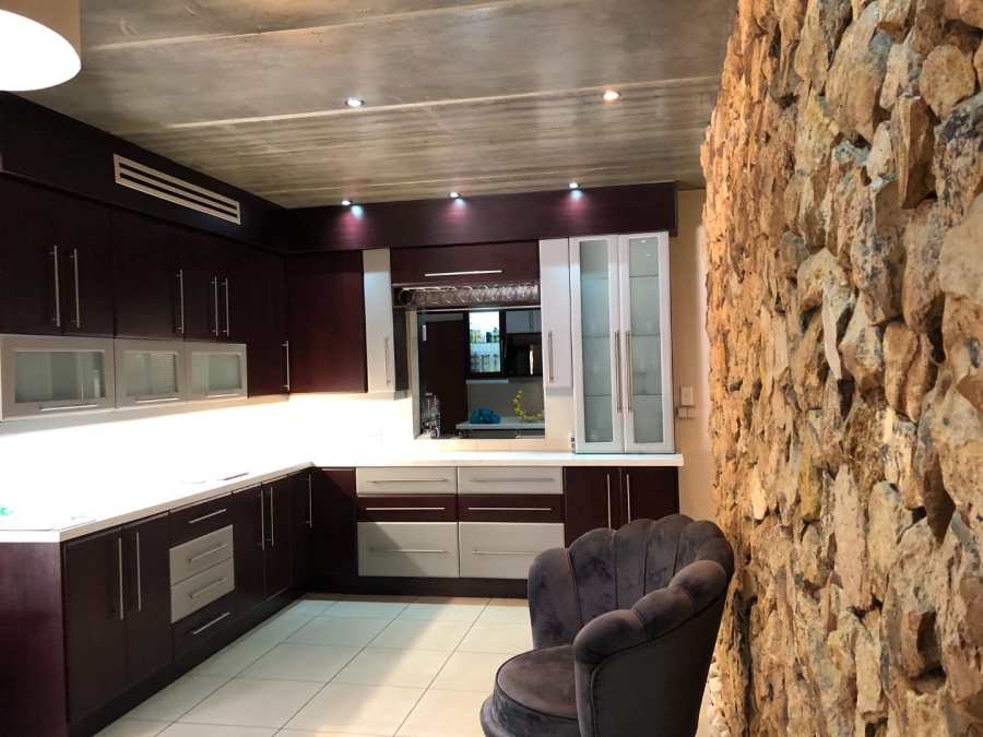 4 Bedroom Property for Sale in Fleurdal Gauteng