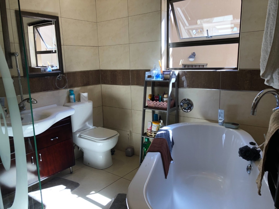 4 Bedroom Property for Sale in Fleurdal Gauteng