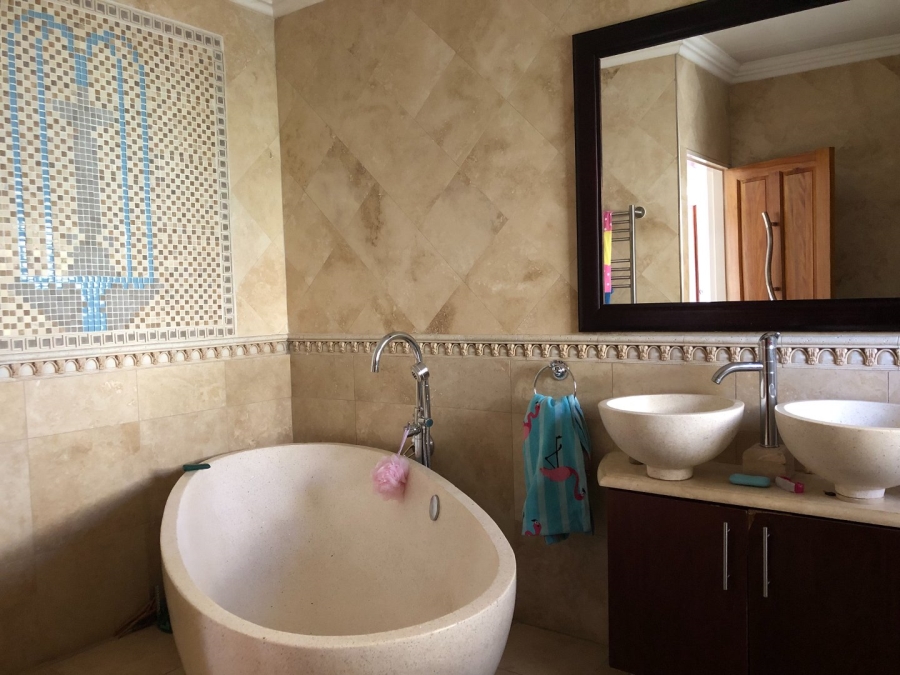 4 Bedroom Property for Sale in Fleurdal Gauteng