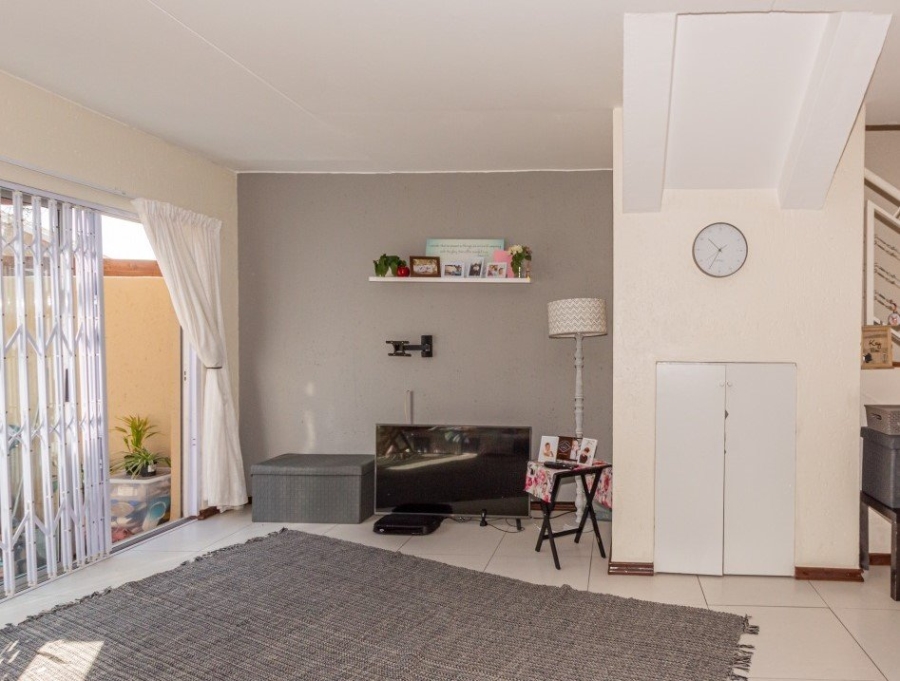 To Let commercial Property for Rent in Greenstone Hill Gauteng