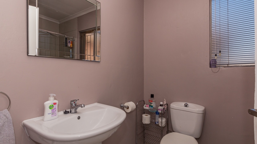 To Let commercial Property for Rent in Greenstone Hill Gauteng