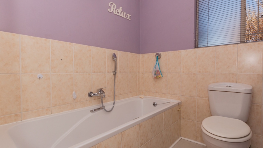 To Let commercial Property for Rent in Greenstone Hill Gauteng