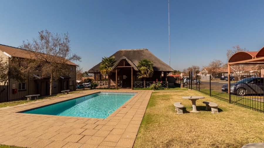 To Let commercial Property for Rent in Greenstone Hill Gauteng